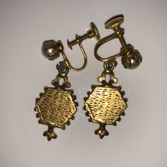 Vintage 1920's Gold Tone Jade and Pearl Screw Back Earrings - Picture 2 of 2